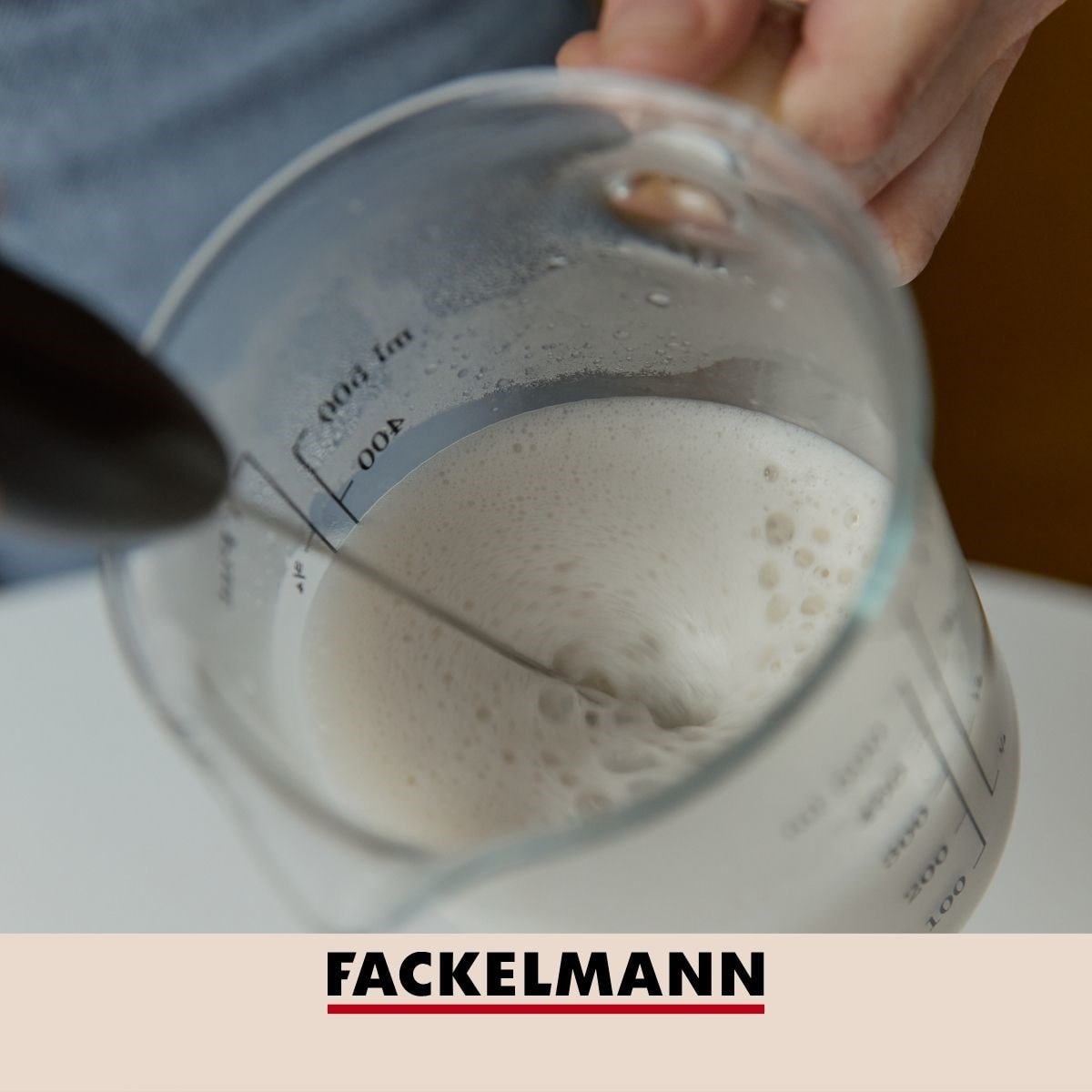 Verre doseur 1 litre en plastique Fackelmann