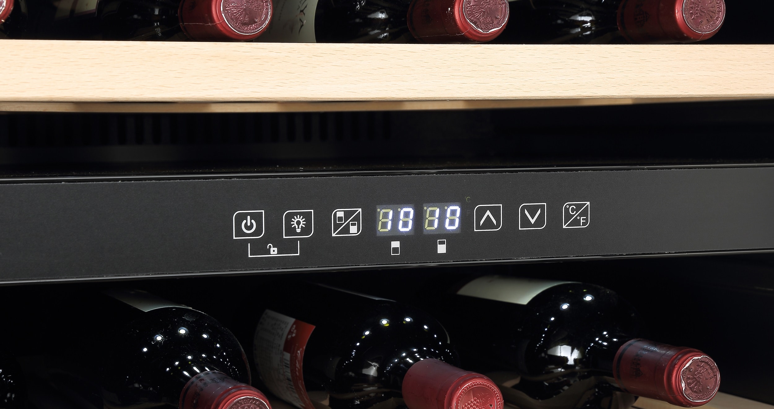 Cave à vin encastrable de vieillissement CAVISS CLEN257TBEG, 57 bouteilles, Niche de 88 cm Pas